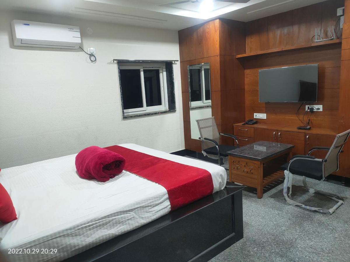 Hotel New Maruthi Inn, Lb Nagar Хайдарабад Экстерьер фото