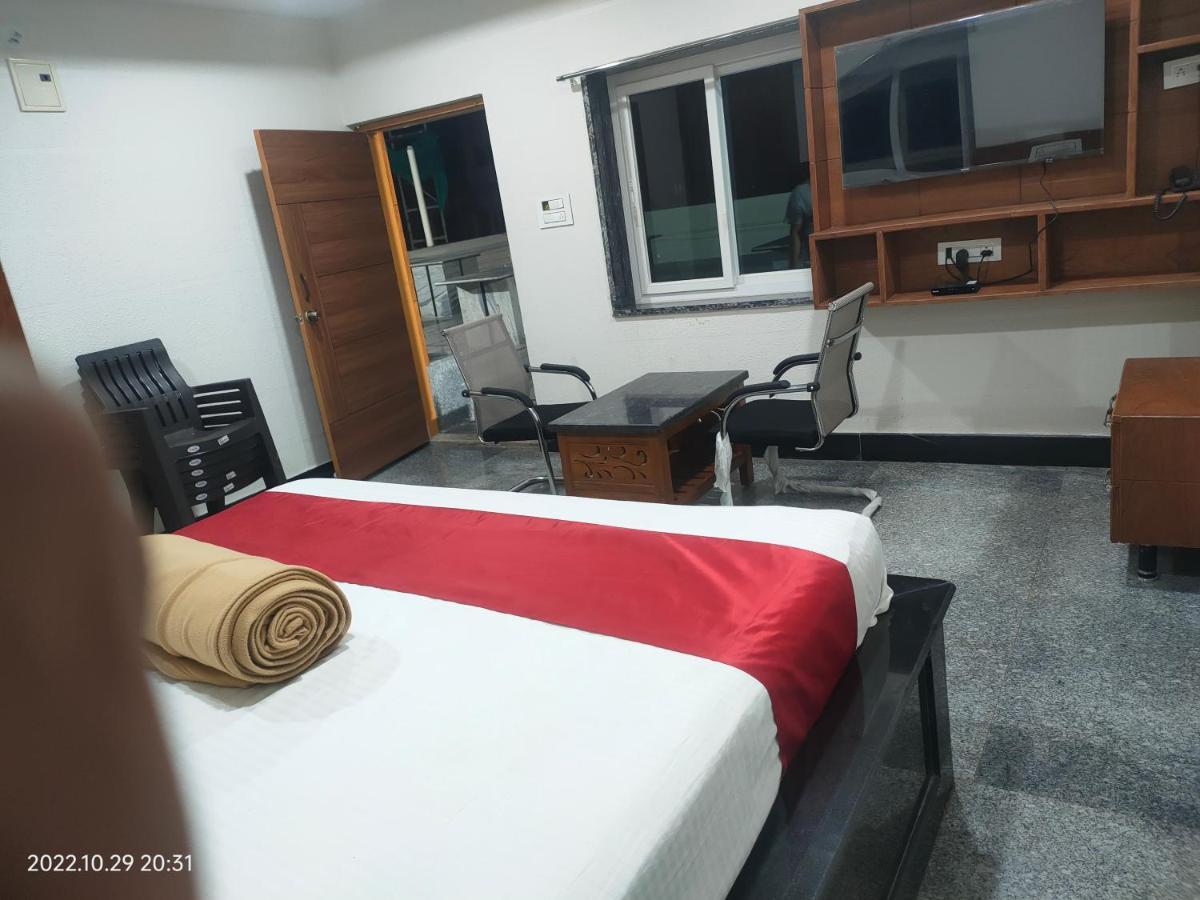 Hotel New Maruthi Inn, Lb Nagar Хайдарабад Экстерьер фото