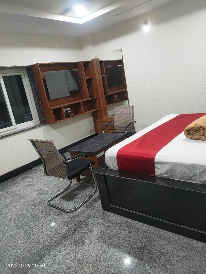 Hotel New Maruthi Inn, Lb Nagar Хайдарабад Экстерьер фото