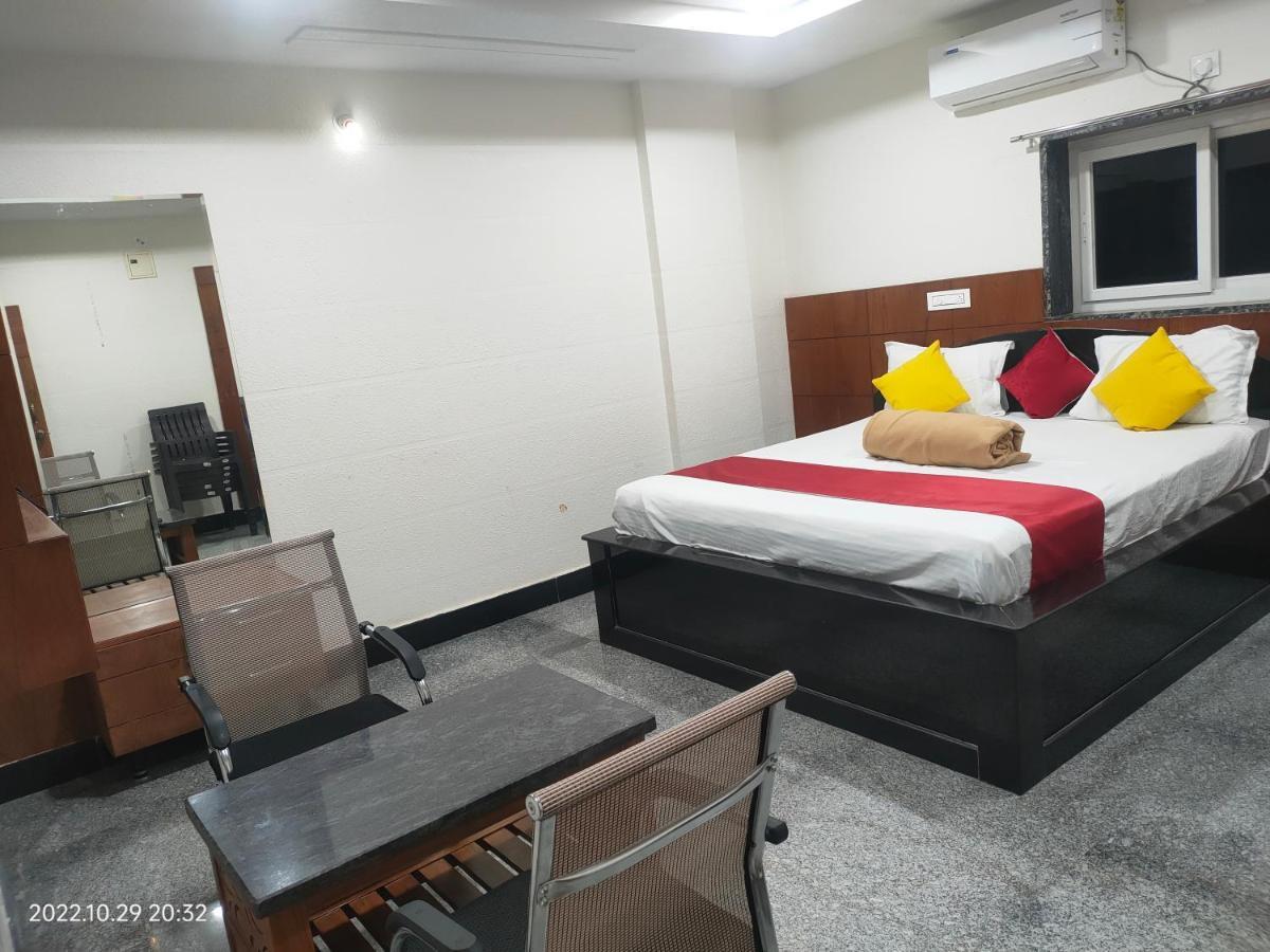 Hotel New Maruthi Inn, Lb Nagar Хайдарабад Экстерьер фото