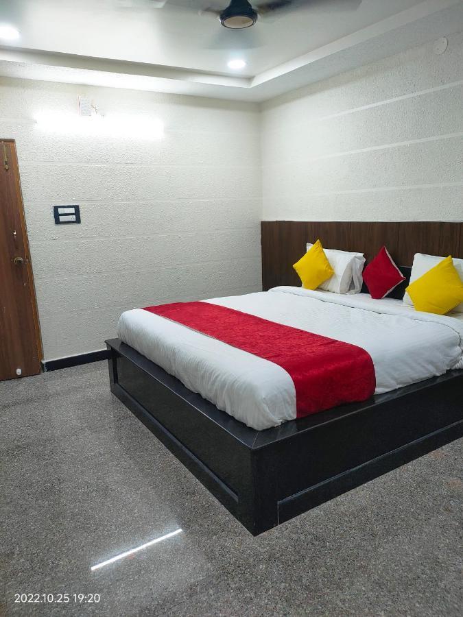 Hotel New Maruthi Inn, Lb Nagar Хайдарабад Экстерьер фото