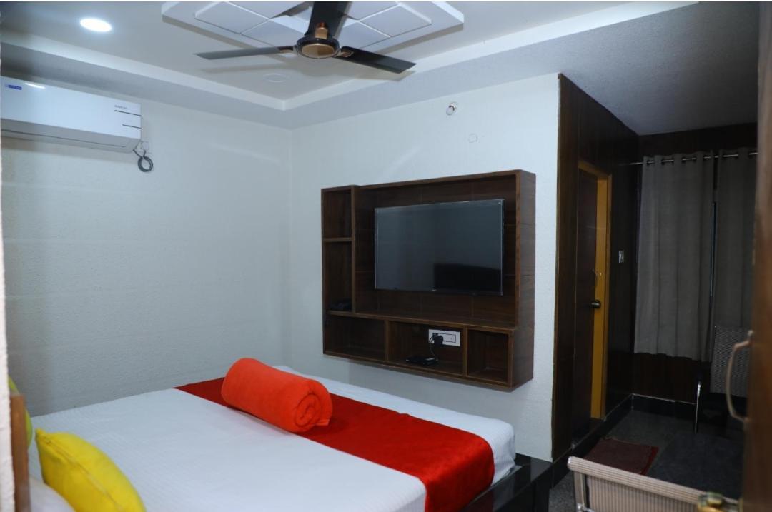 Hotel New Maruthi Inn, Lb Nagar Хайдарабад Экстерьер фото