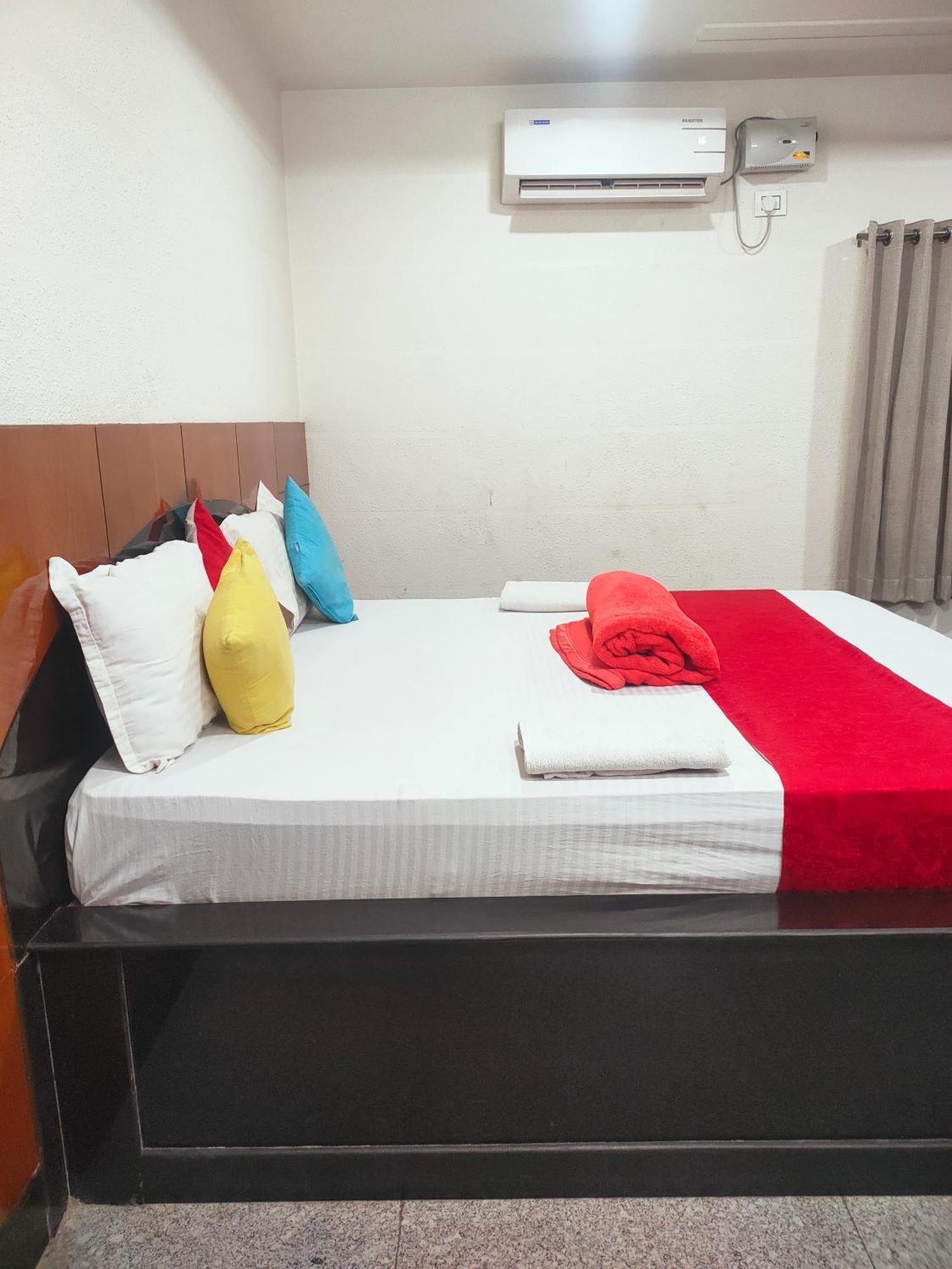Hotel New Maruthi Inn, Lb Nagar Хайдарабад Экстерьер фото