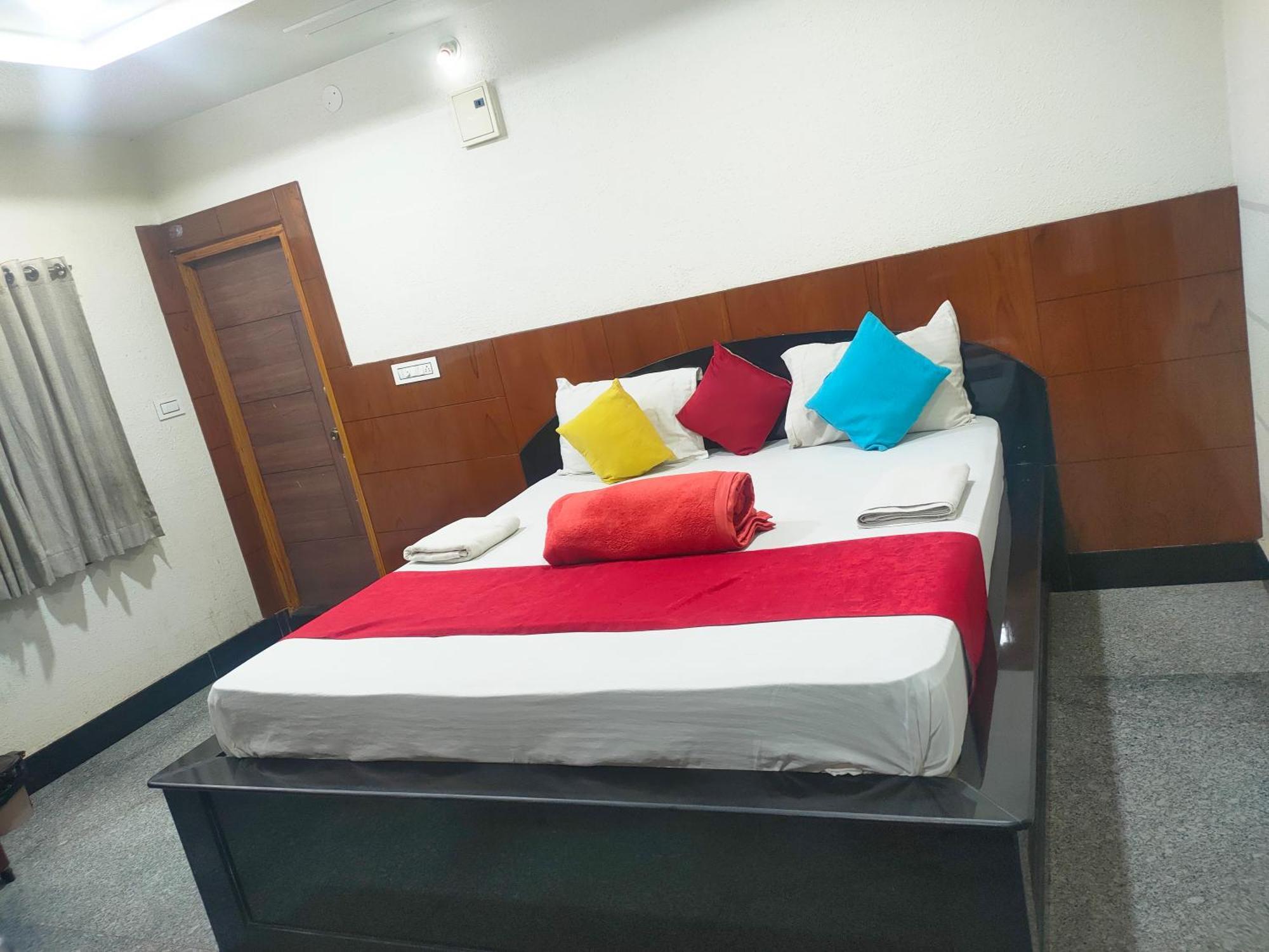 Hotel New Maruthi Inn, Lb Nagar Хайдарабад Экстерьер фото