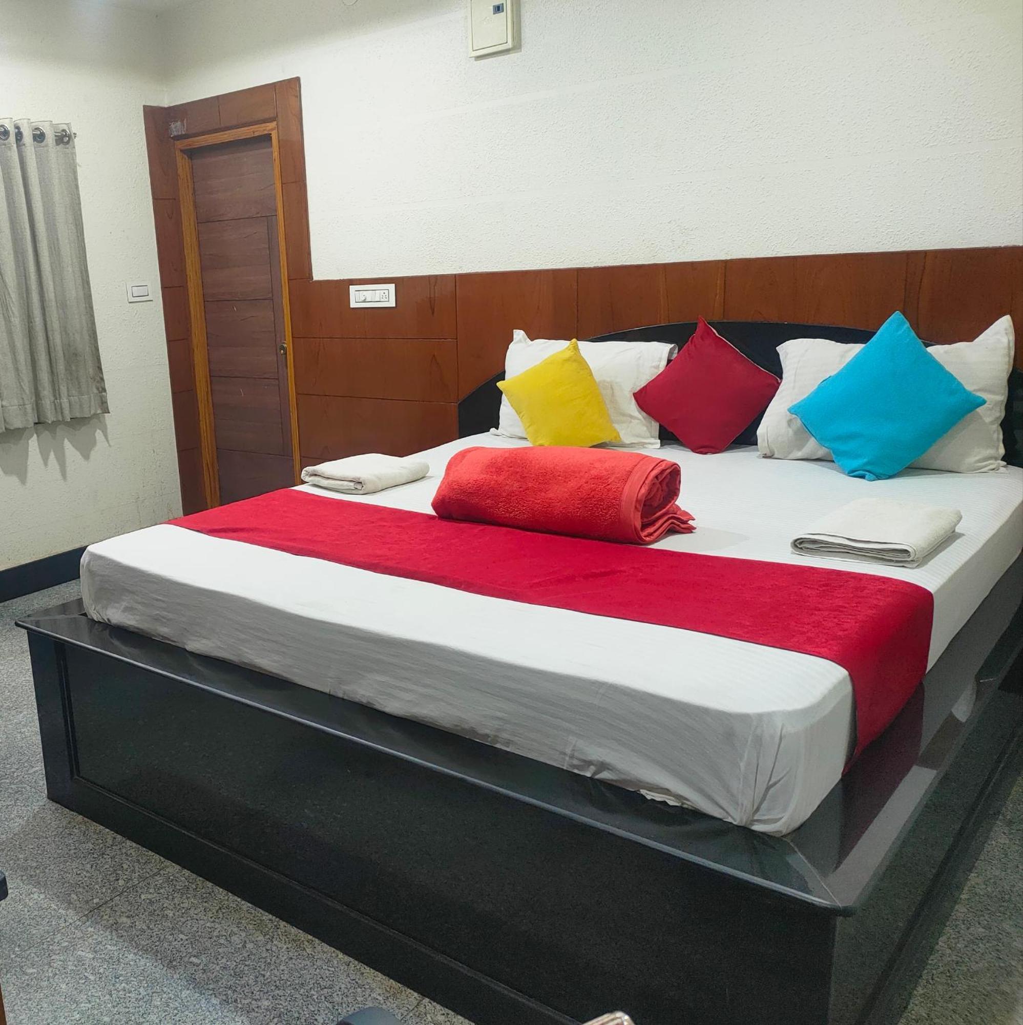 Hotel New Maruthi Inn, Lb Nagar Хайдарабад Экстерьер фото